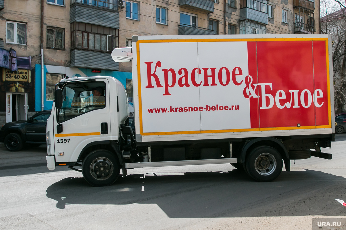 Склад красное белое. Фургон красное белое. Грузовик красное и белое. Делко одиночки. Отзывы водителей о работе красное белое.